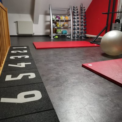 Training im Fitnessstudio von INJOY