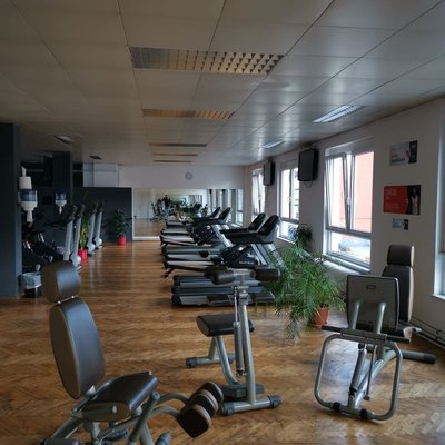 Training im Fitnessstudio von INJOY