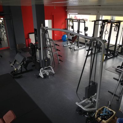 Training im Fitnessstudio von INJOY