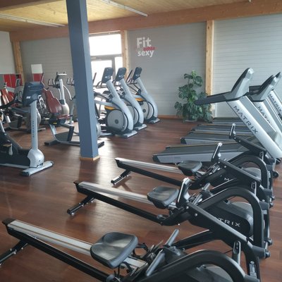 Training im Fitnessstudio von INJOY